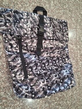 Camouflage -Top Backpack - Grey Camo BRAND NEW was A GWP